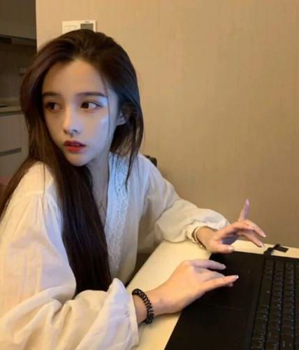 堂前燕过门 作者：葡萄子藤