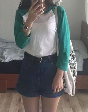 【红袖热文】《天降聊天群？恶毒女配只好躺赢了》唐灼灼