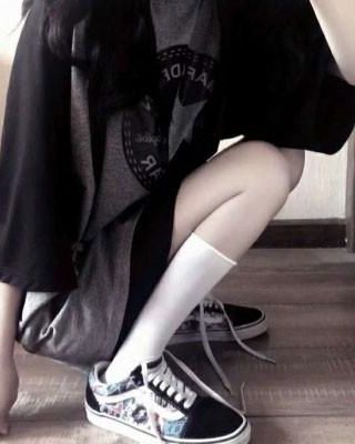 被神追逐的我在末世搞基建